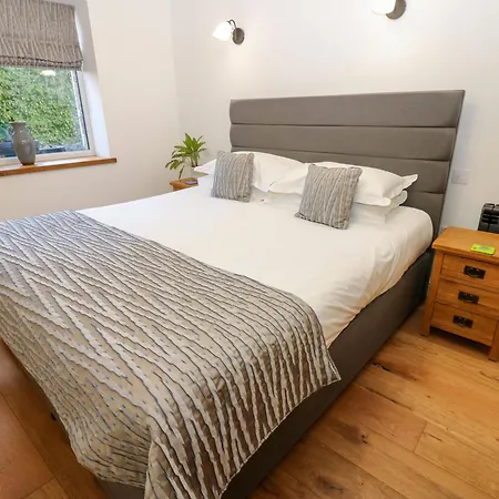 Macaw No 4a * Kirkby Stephen